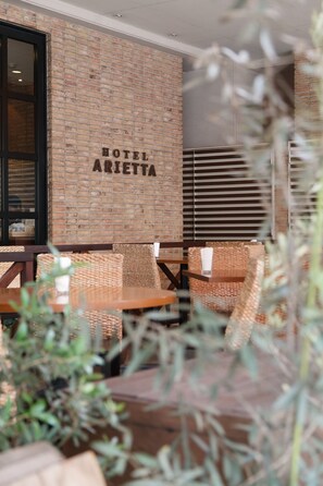 Lunch and dinner served, Italian cuisine - Arietta Hotel & Trattoria Gotanda (Tokyo)