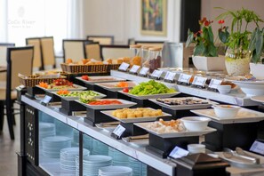 Petit déjeuner continental servi tous les jours en supplément
