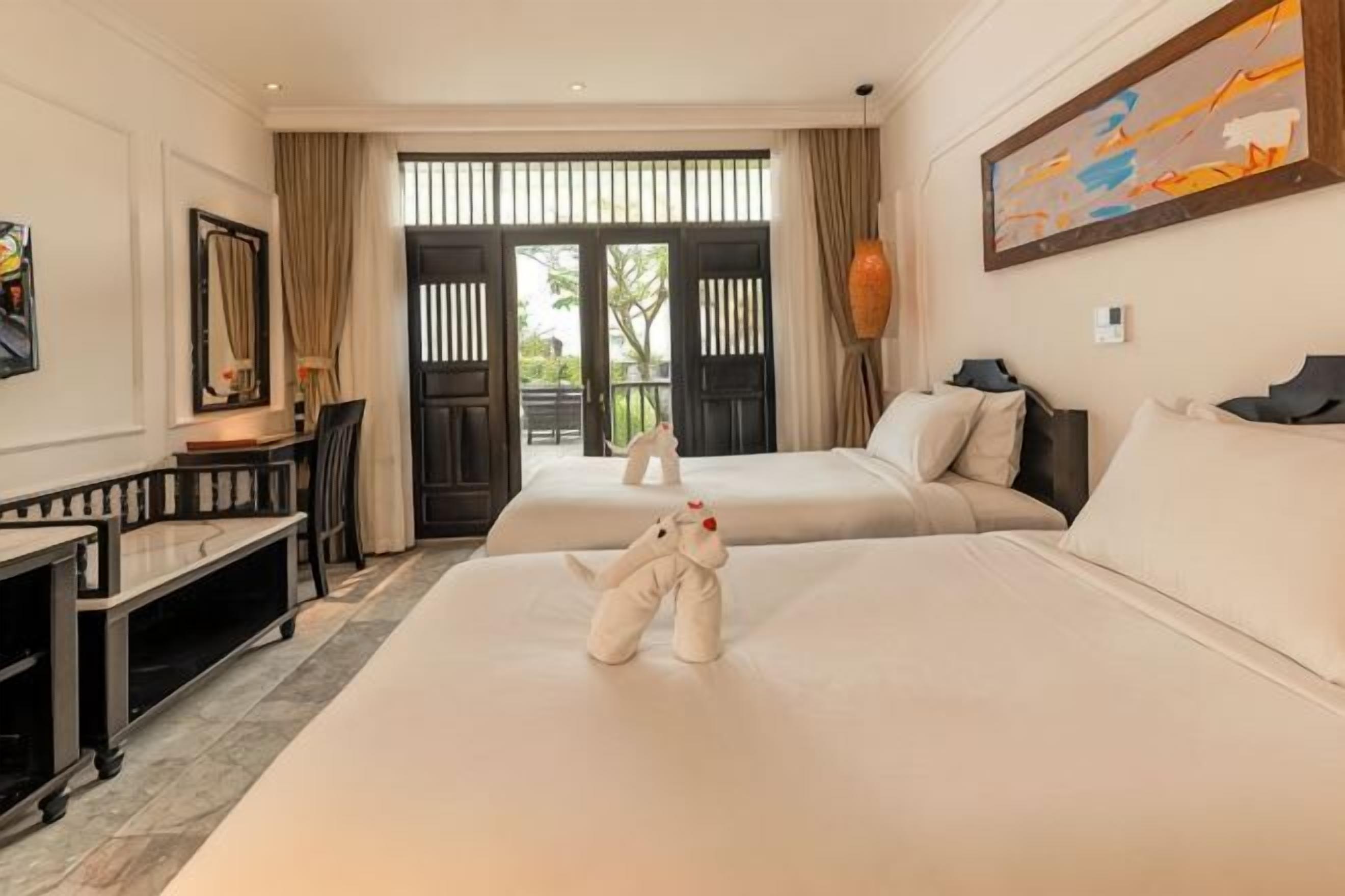 Premium bedding, minibar, in-room safe, desk