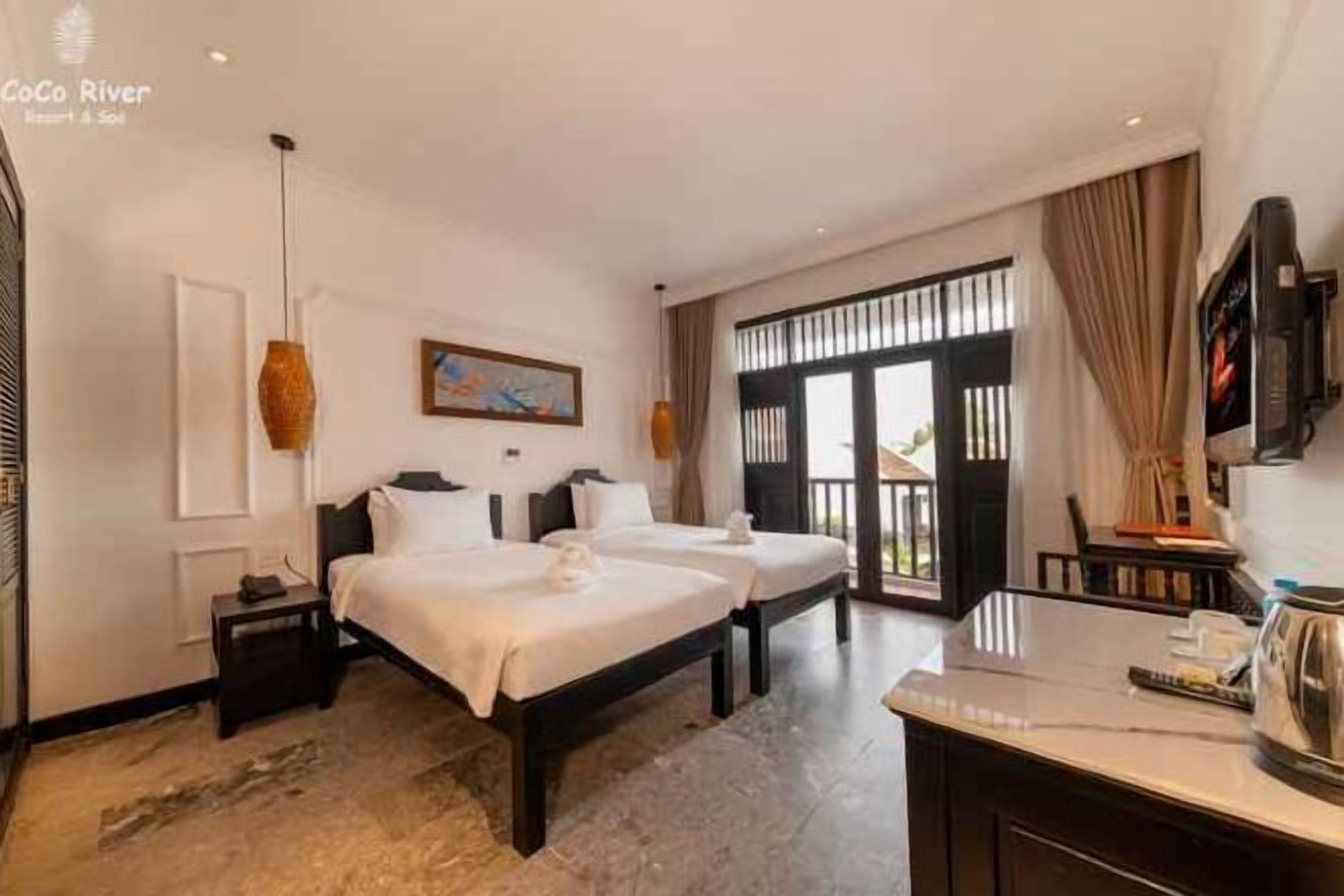 Roupas de cama premium, frigobar, cofres nos quartos, escrivaninha