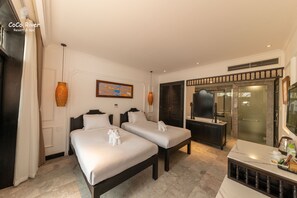 Chambre Deluxe avec lits jumeaux, vue piscine | Literie de qualité supérieure, minibar, coffres-forts dans les chambres