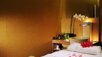 Couples treatment room(s), sauna, hot tub, Turkish bath/hammam