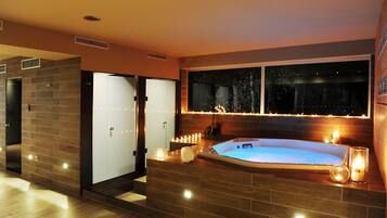 Couples treatment room(s), sauna, hot tub, Turkish bath/hammam