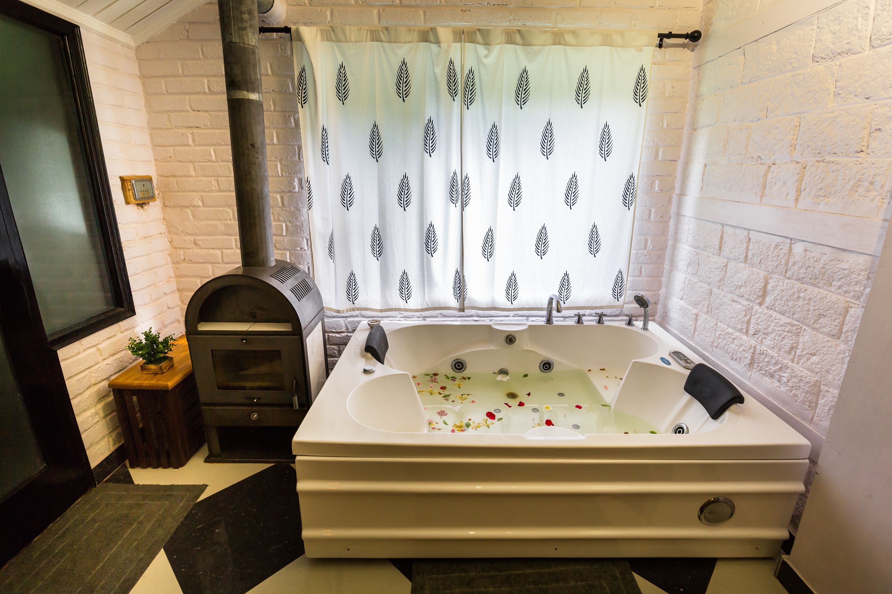 couples treatment room(s), hot tub, steam room, body treatments