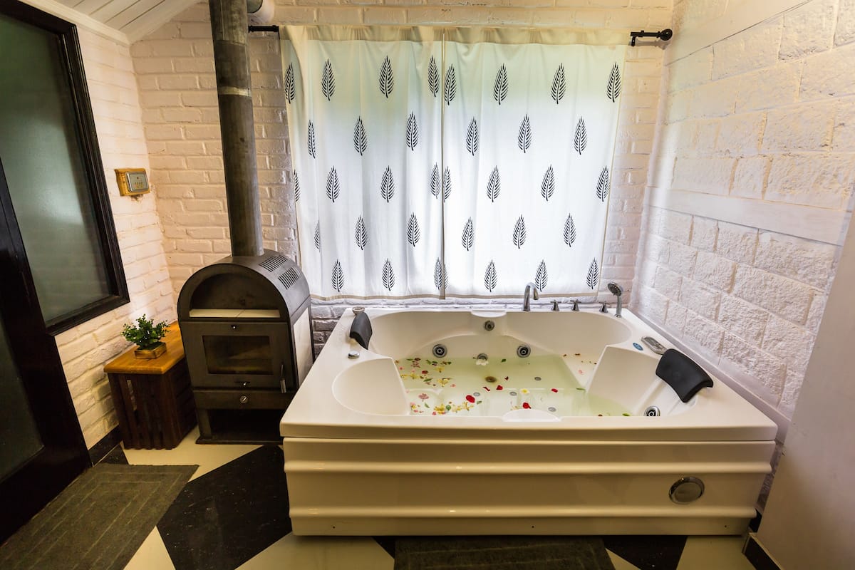 couples treatment room(s), hot tub, steam room, body treatments