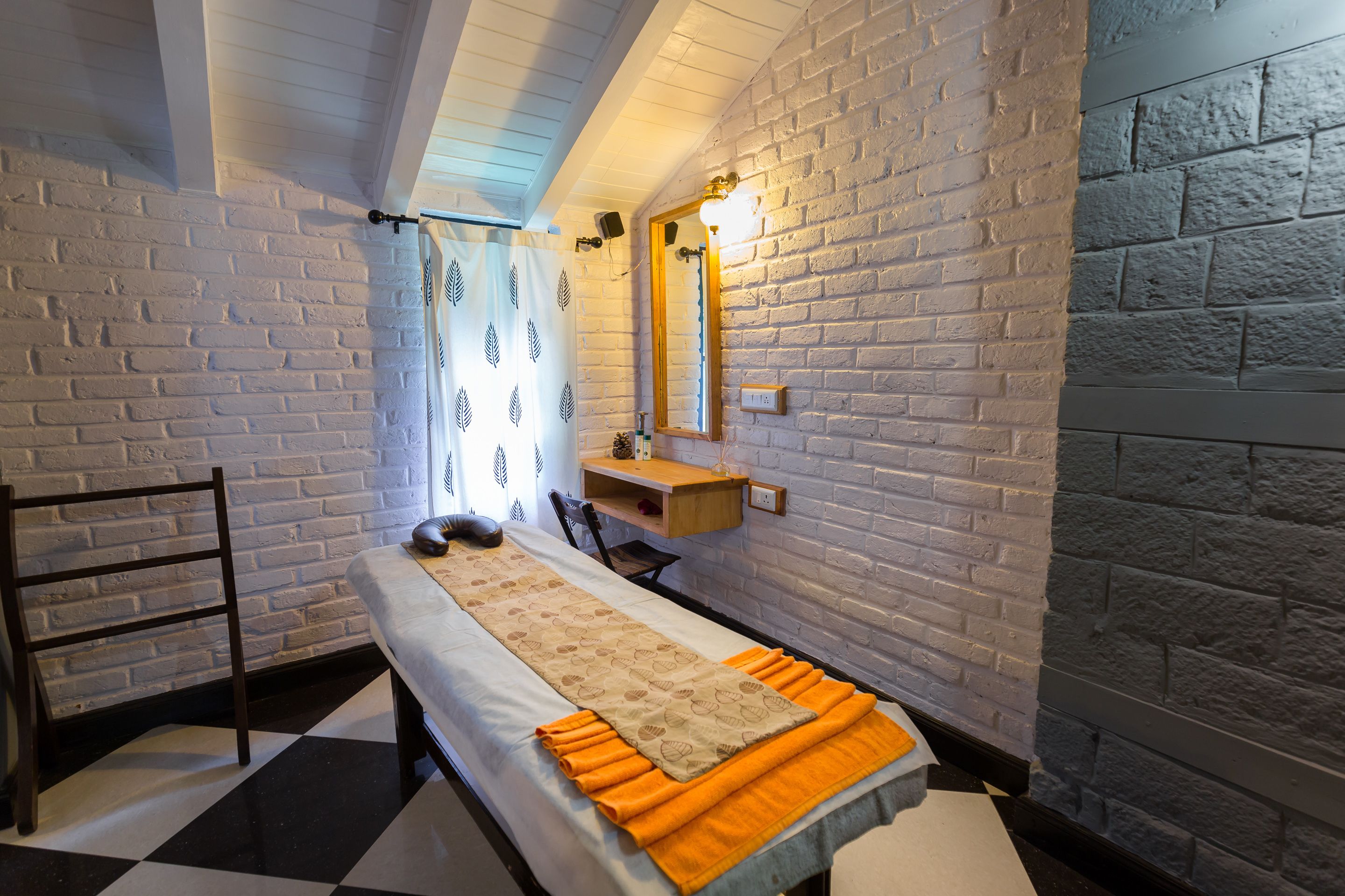 couples treatment room(s), hot tub, steam room, body treatments