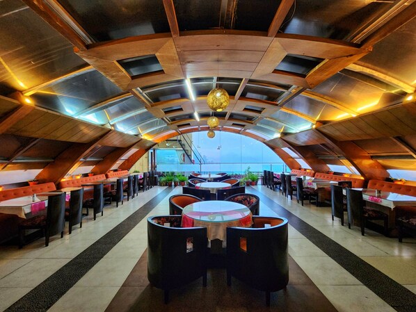 Lunch and dinner served, international cuisine - Hotel Surya (Shimla)