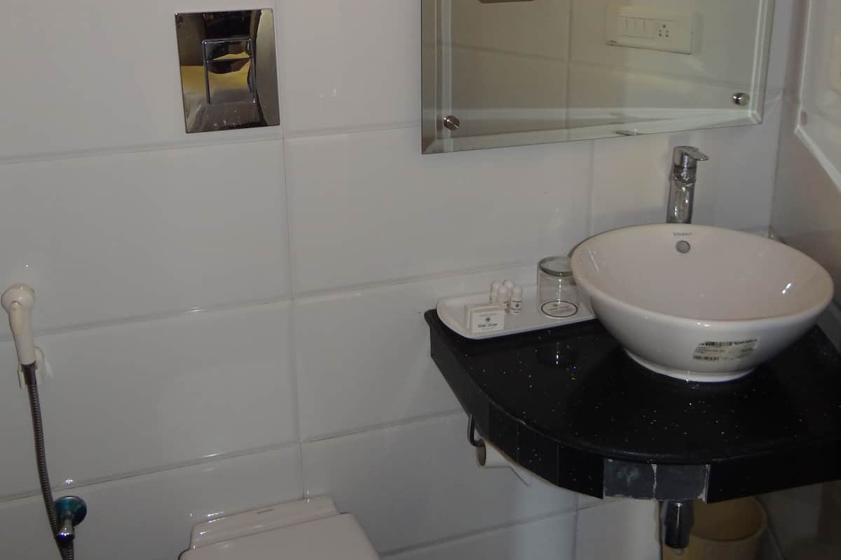 Ücretsiz banyo/kozmetik ürünleri, terlik, havlu