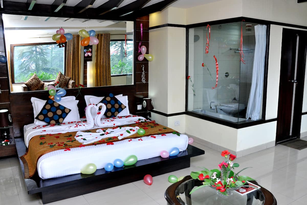 Honeymoon Suite | Desk, rollaway beds, free WiFi