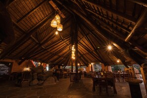 Breakfast, lunch and dinner served - Huab Lodge (Kamanjab)