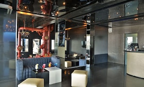 2 bars/lounges - Reef Hotel (Johannesburg)