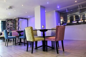 2 restaurants, breakfast served - Reef Hotel (Johannesburg)