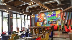2 restaurants; breakfast, lunch, dinner, and brunch served - Reef Hotel (Johannesburg)
