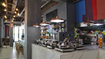 Petit déjeuner buffet (195 ZAR par personne)