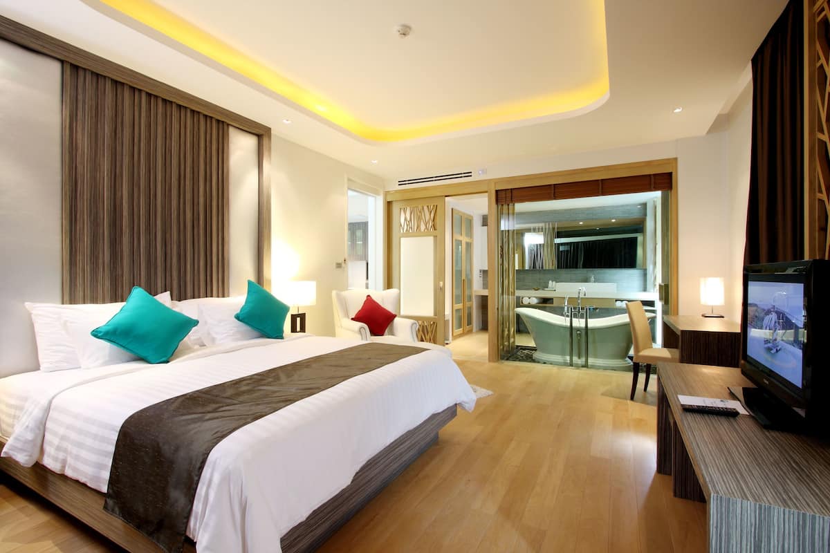 Minibar, in-room safe, desk, soundproofing