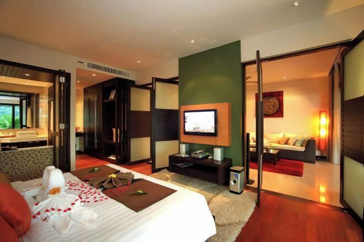 Minibar, in-room safe, desk, soundproofing