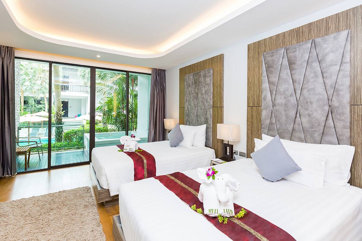 ห้องดีลักซ์ทวิน | มินิบาร์, ตู้นิรภัยในห้องพัก, โต๊ะทำงาน, ห้องเก็บเสียง