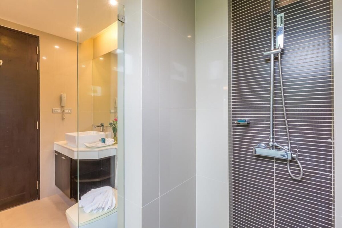 Bathroom | Free toiletries, hair dryer, bathrobes, slippers