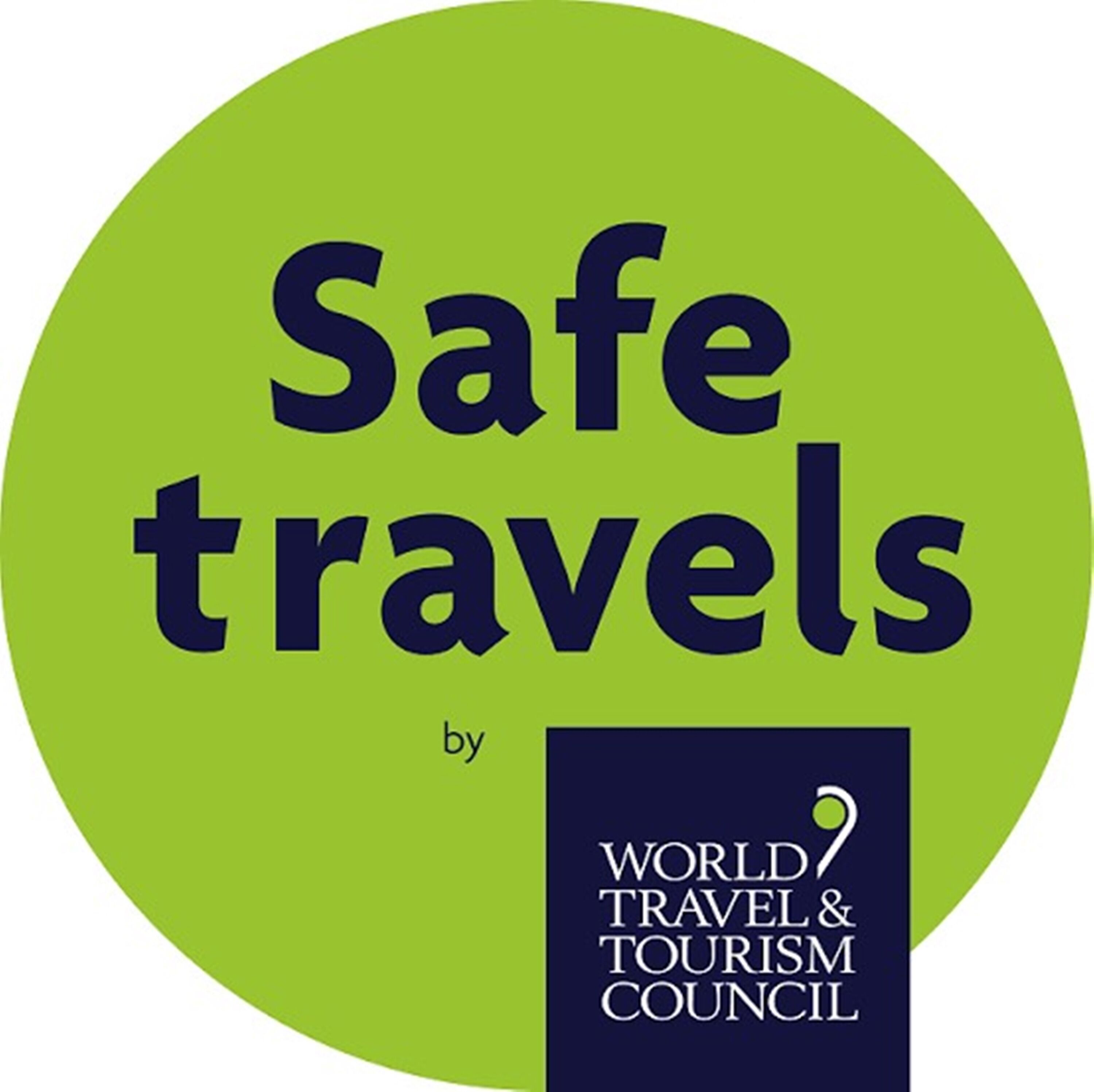 Un logo avec le texte : « Voyages en toute sécurité, par le Conseil mondial du voyage et du tourisme ».