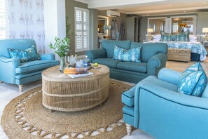 1 bedroom, premium bedding, down comforters, free minibar - The Last Word Long Beach (Cape Town)