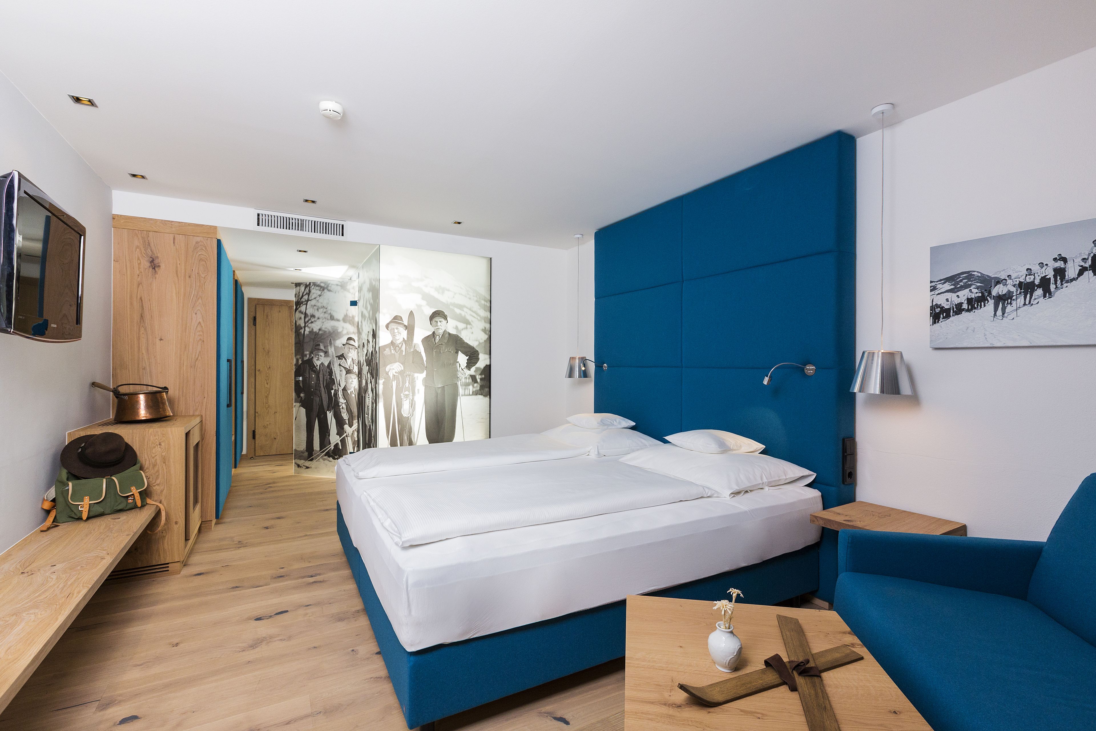 deluxe double room, park view | 1 bedroom, minibar, in-room safe, individually decorated