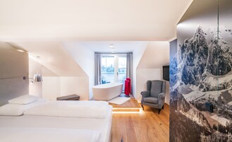 Minibar, caja de seguridad en la habitación y decoración personalizada 