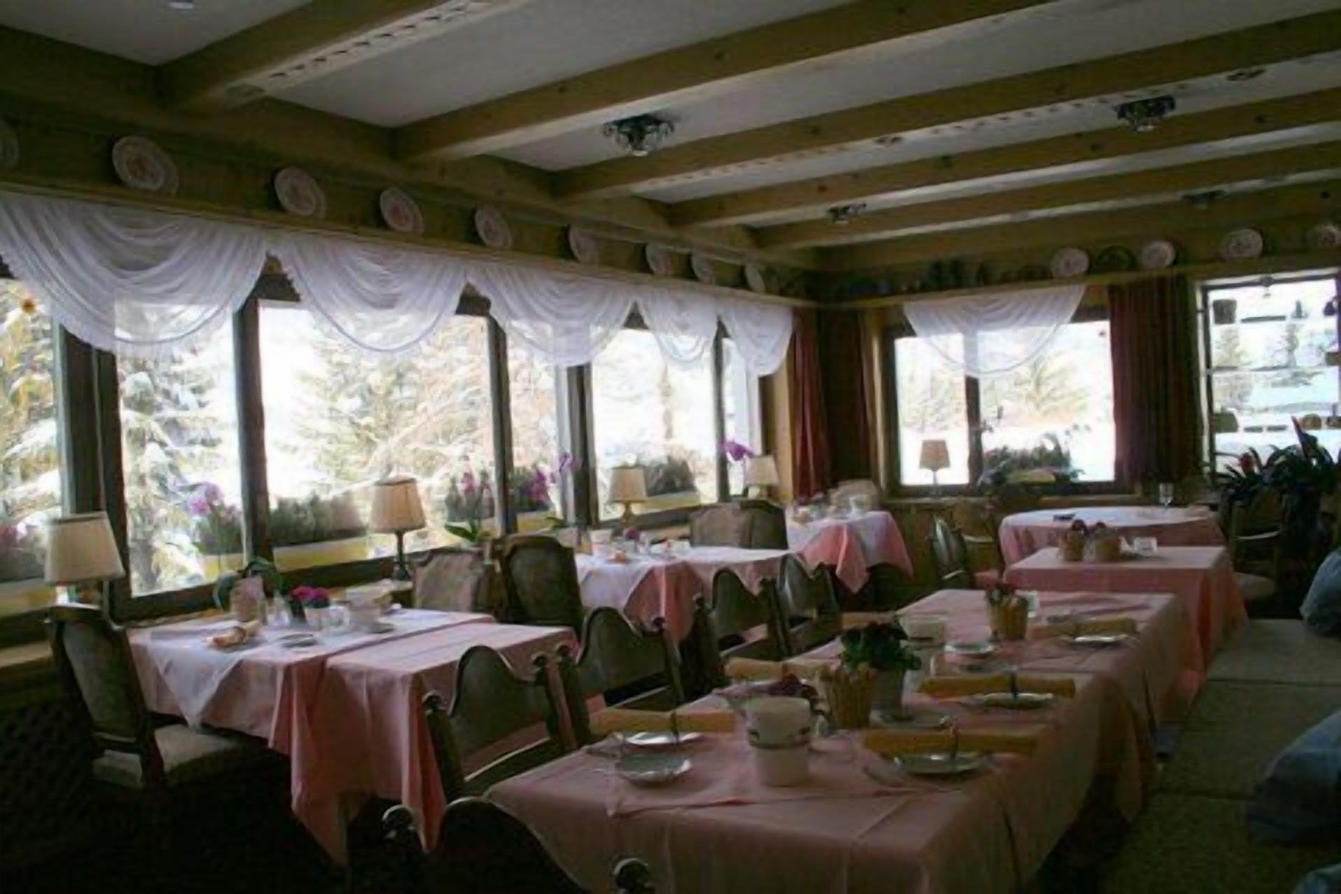 Breakfast, lunch, dinner served; international cuisine 