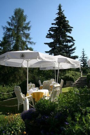 Terrace/patio - Hotel Villa Maria (Scuol)