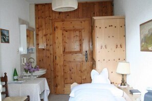 Chambre Simple, vue montagne