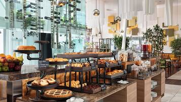 Desayuno buffet (EUR 26 por persona)