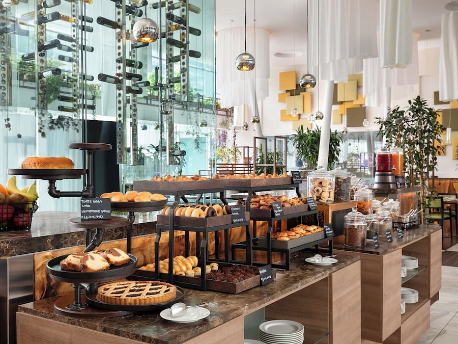 Frokostbuffé hver dag (EUR 26 per person)