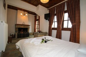 Quarto casal | Roupas de cama premium, escrivaninha, quartos à prova de som