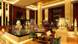 A luxurious lobby with a central coffee table, seating area, and decorative vases. - Wyndham Grand Plaza Royale Palace Chengdu (Chengdu)
