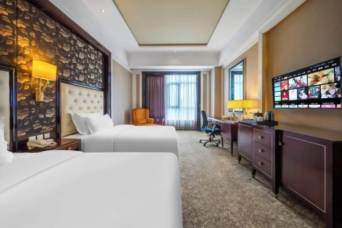 Minibar, cassaforte in camera, una scrivania, ferro/asse da stiro