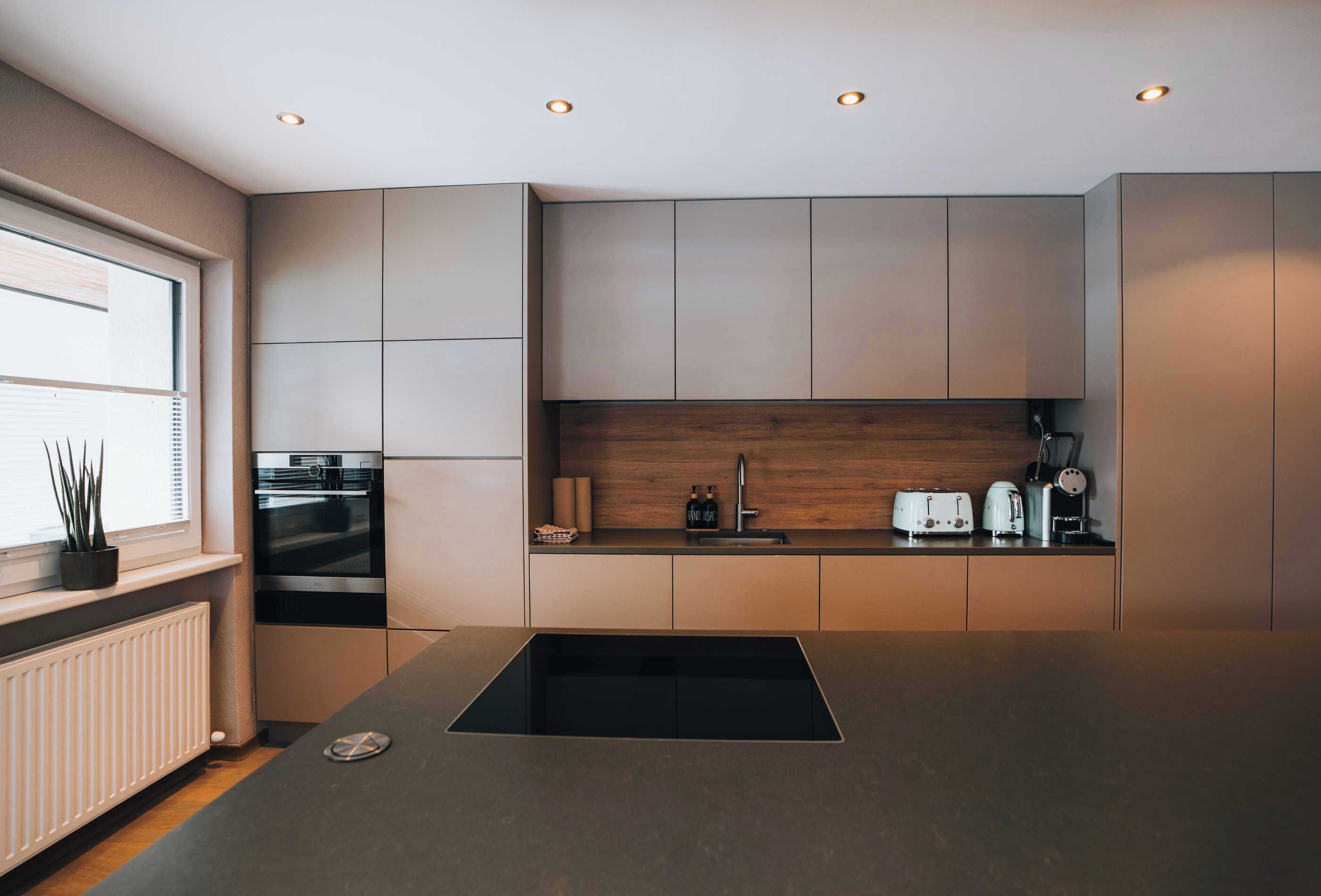 superior apartment, 4 bedrooms | private kitchen | full-sized fridge, microwave, stovetop, dishwasher