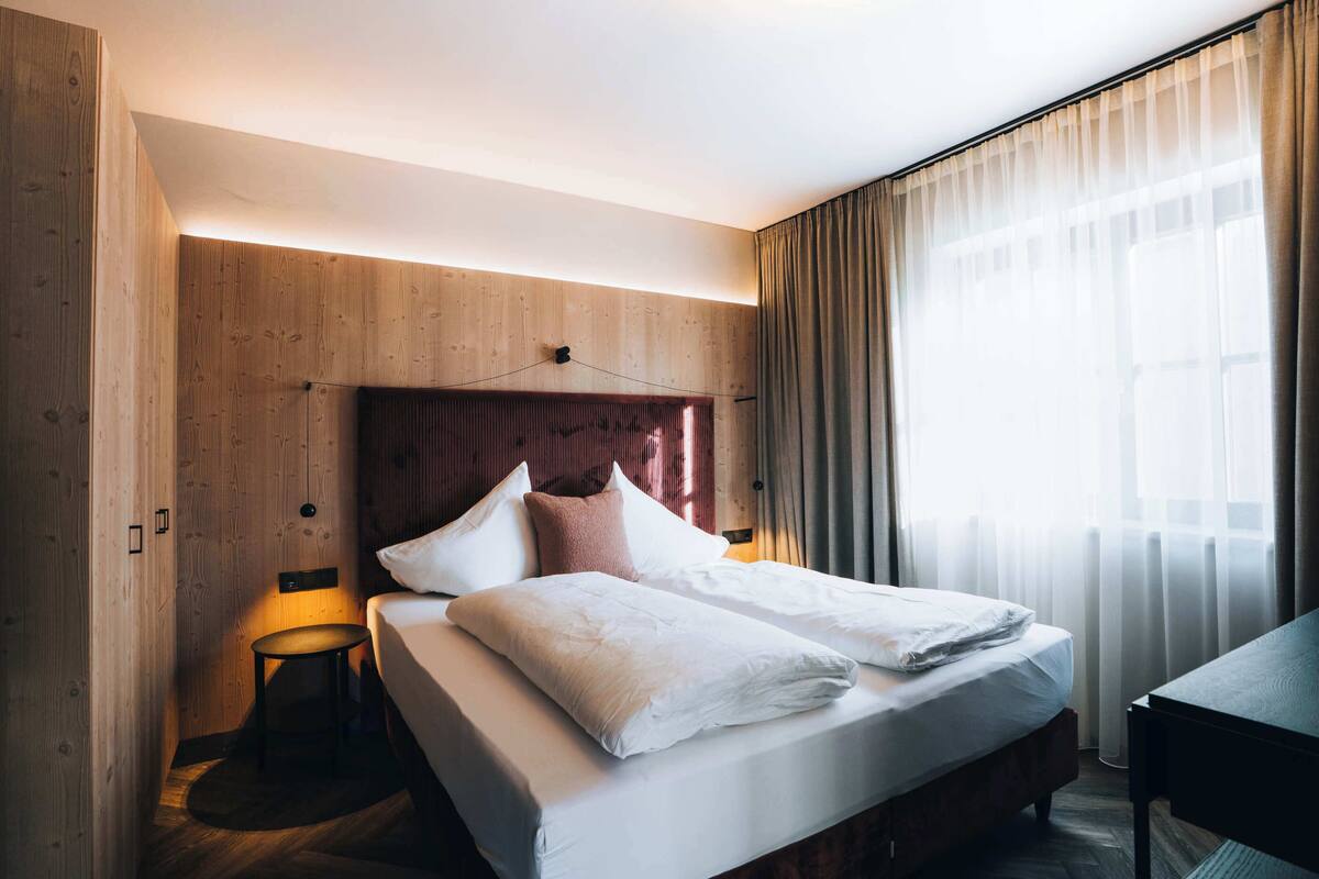 Premium Apartment, 2 Bedrooms, Mountain View | Premium bedding, in-room safe, desk, soundproofing