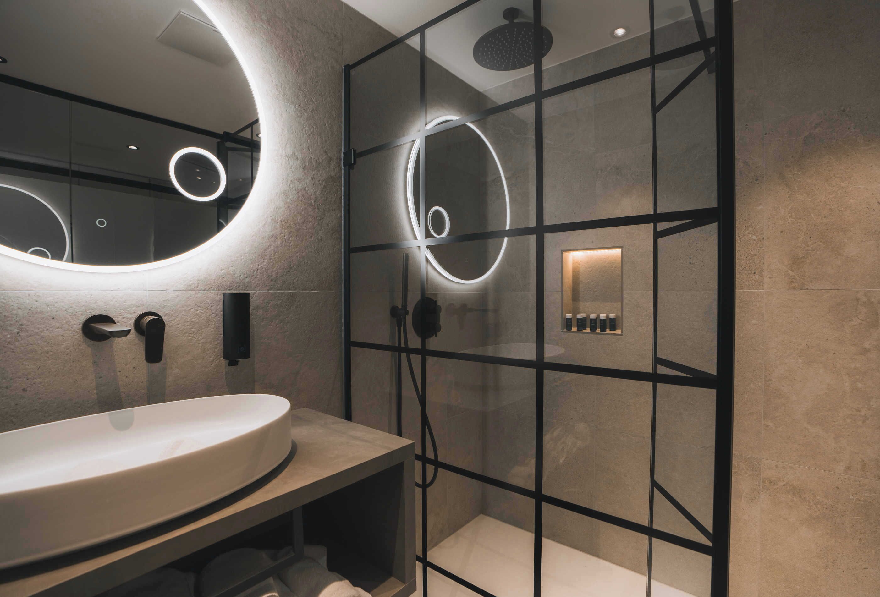 basic apartment, 2 bedrooms | bathroom | shower, free toiletries, hair dryer, towels