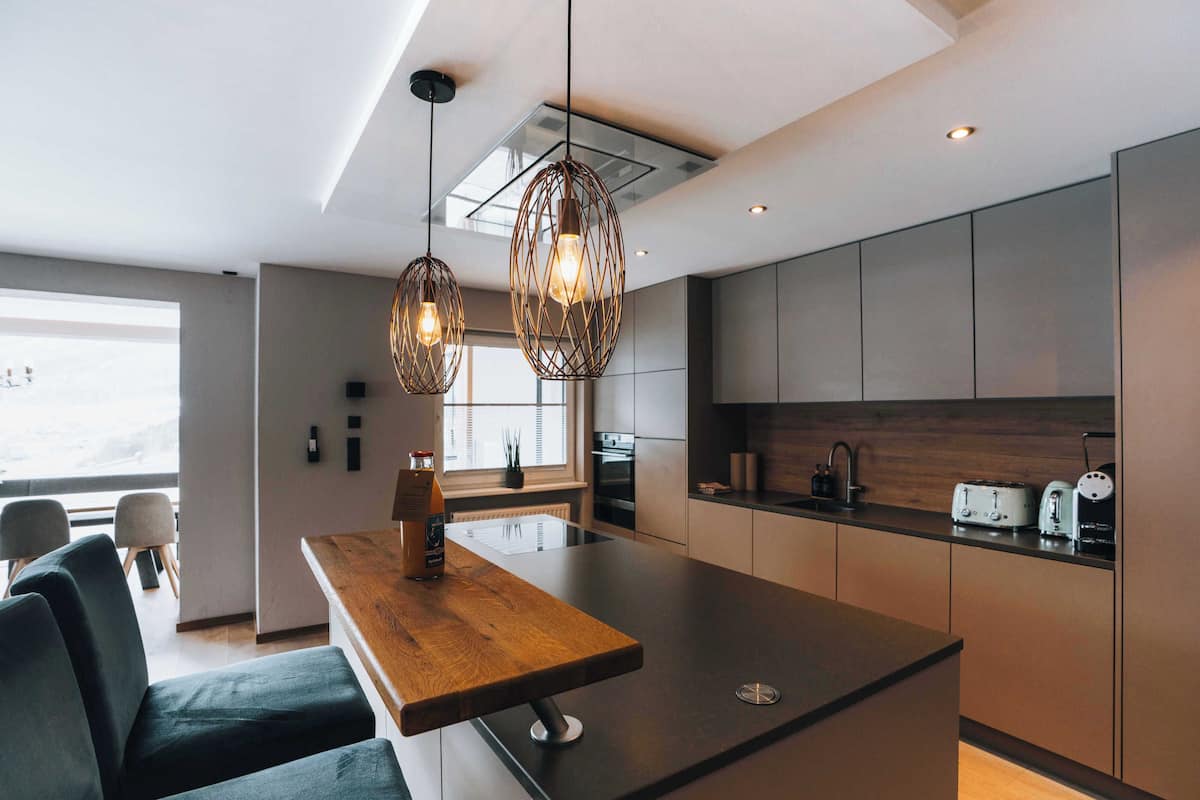 superior apartment, 4 bedrooms | private kitchen | full-sized fridge, microwave, stovetop, dishwasher