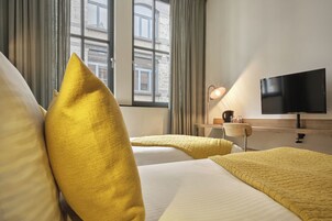 Habitación clásica con 2 camas individuales | Ropa de cama de alta calidad, caja fuerte, escritorio