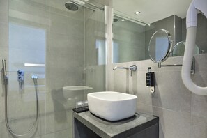 Đồ dùng nhà tắm miễn phí, khăn tắm 