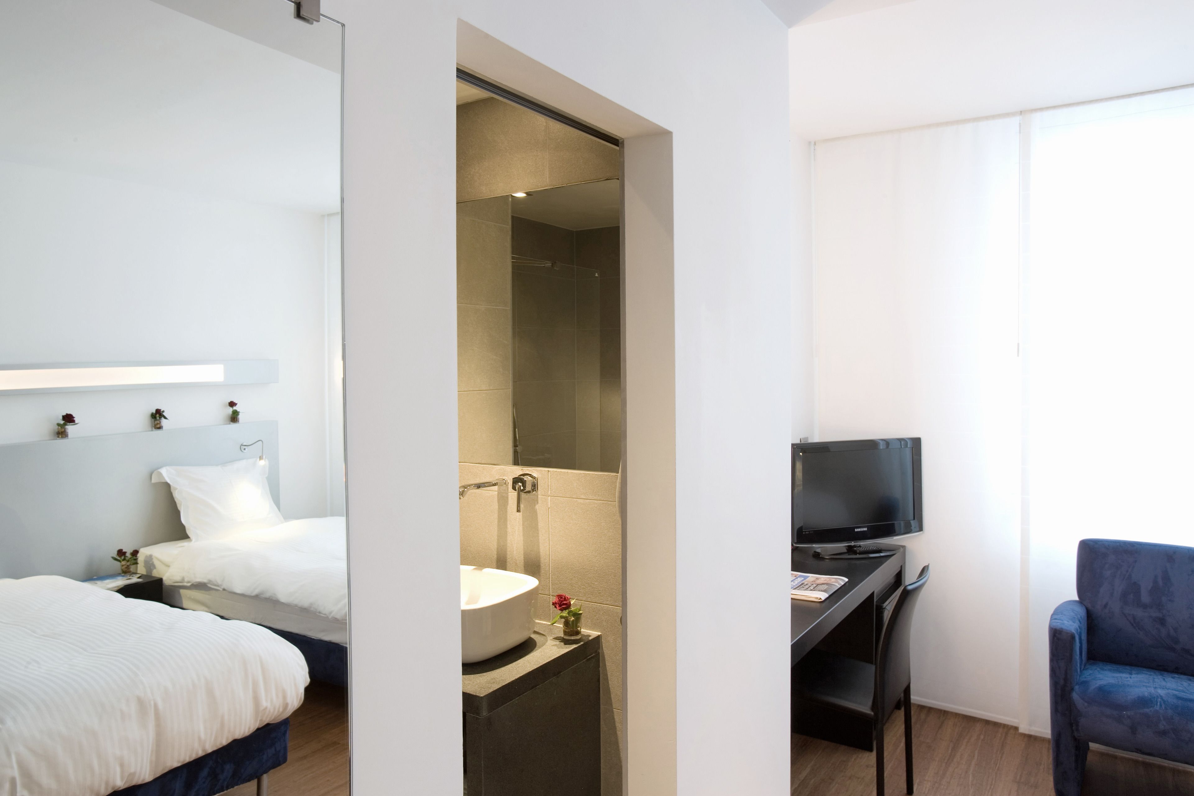 Literie de qualité supérieure, coffres-forts dans les chambres, bureau