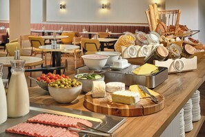 Desayuno buffet todos los días (con cargo)