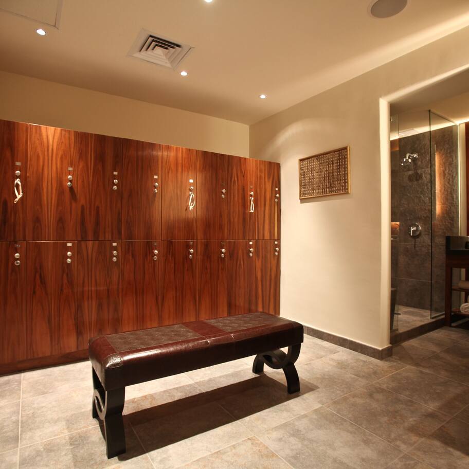 Couples treatment rooms, steam room, body treatments, aromatherapy