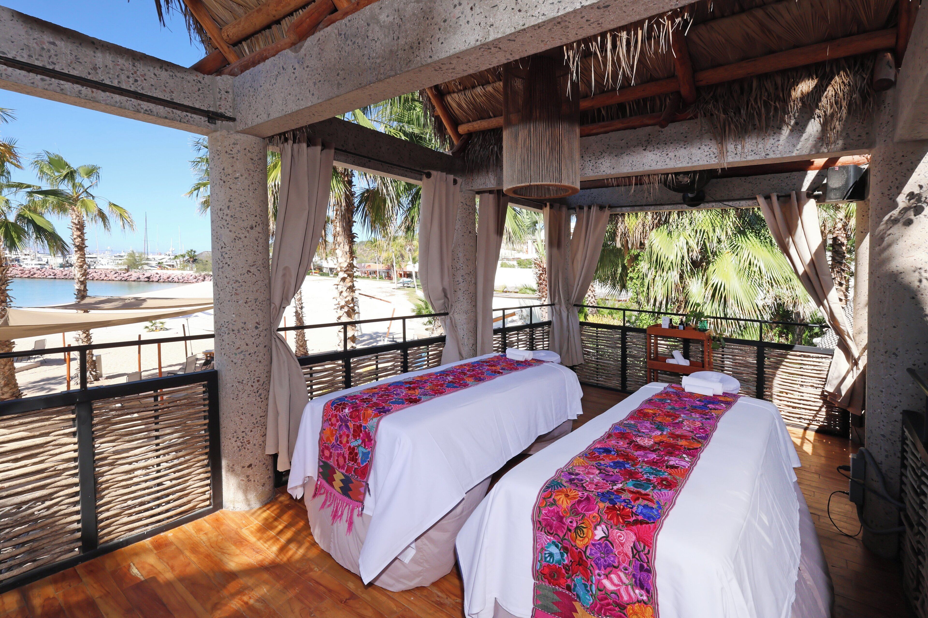 Couples treatment rooms, steam room, body treatments, aromatherapy