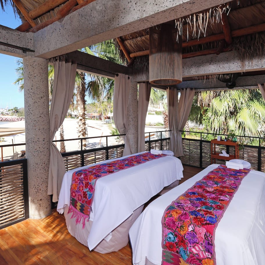 Couples treatment rooms, steam room, body treatments, aromatherapy