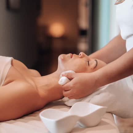 Couples treatment rooms, steam room, body treatments, aromatherapy