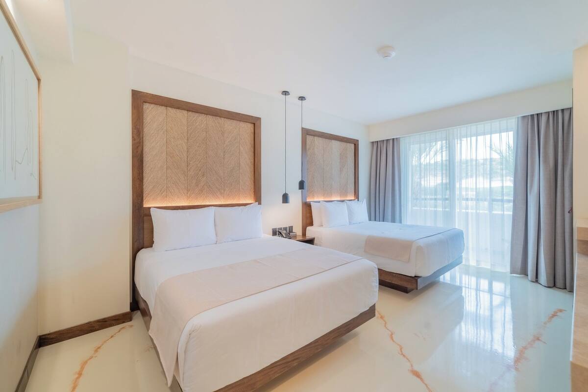 Habitación estándar, 2 camas Queen size, vista al jardín | Sábanas de algodón egipcio y ropa de cama de alta calidad 