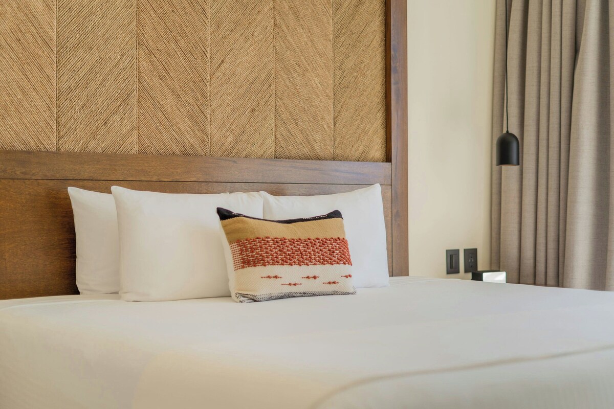 Egyptian cotton sheets, premium bedding, Tempur-Pedic beds, in-room safe
