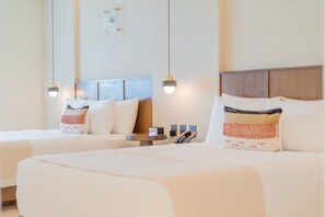 Egyptian cotton sheets, premium bedding, Tempur-Pedic beds, in-room safe - Hotel Indigo La Paz Puerta Cortes by IHG (La Paz)