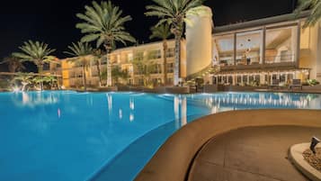 Outdoor pool, pool umbrellas, sun loungers